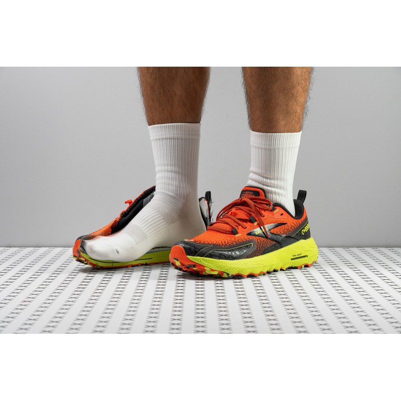 Brooks Cascadia 18 trail shoe, model 110426-027