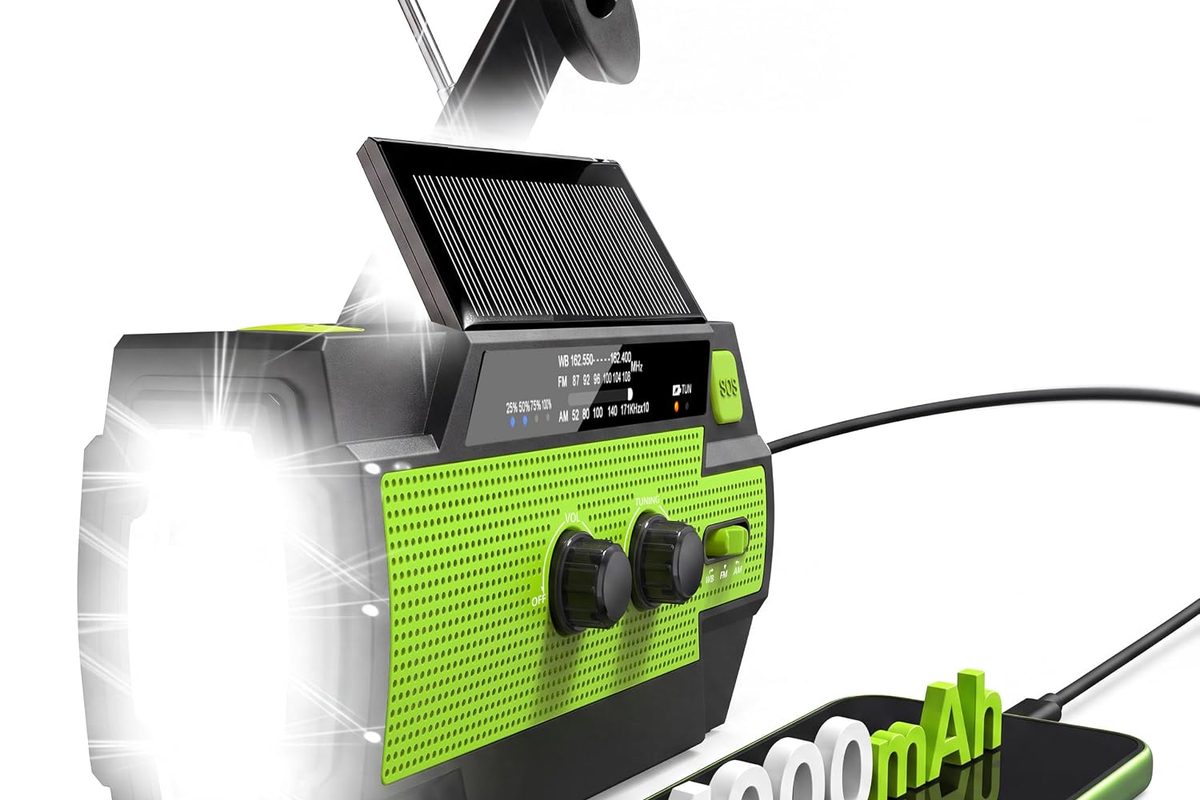 RunningSnail crank emergency radio, model 090PG, green, with a flashlight.