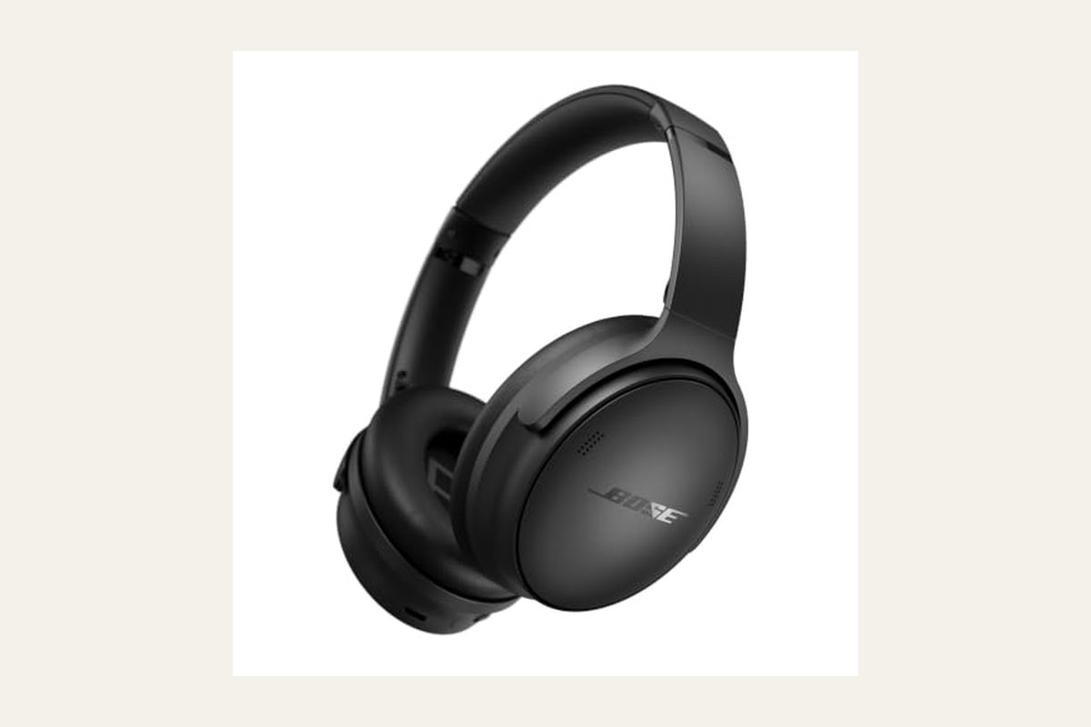 Bose QuietComfort over-ear headphones, model 884367-0100, black.