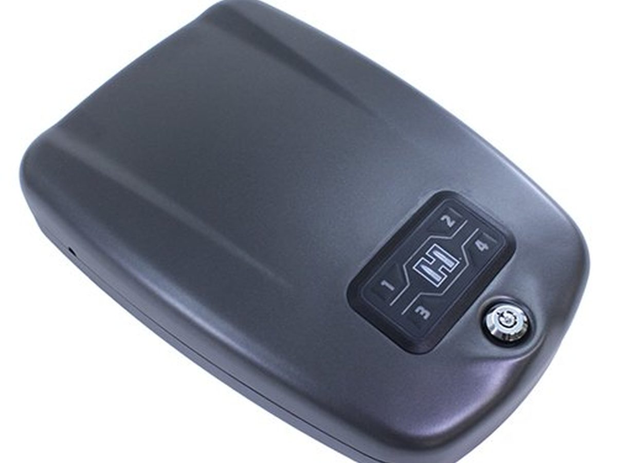 Hornady RAPiD Safe 2700KP. Empty 14-gauge steel, RFID and a keypad. This is a bedside box, not a travel float case.